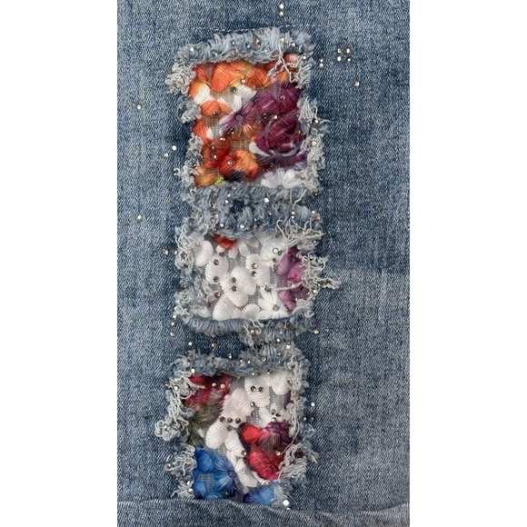 Azi Jean Shorts Floral Embellished Rhinestones 30 in waist Size 12 - Picture 4 of 5